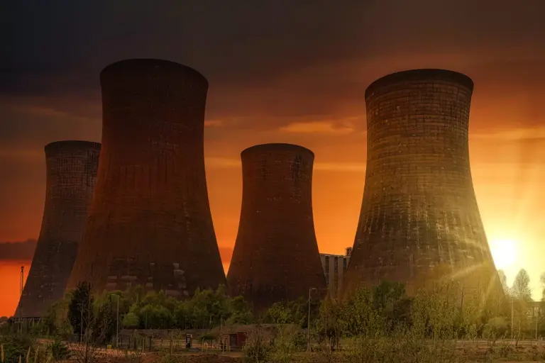 Il nucleare che (ancora) non c’è: tante promesse, zero impianti