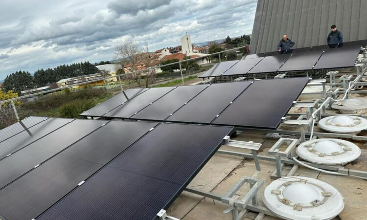 Montalto, turismo al buio e pannelli ovunque: “Così ci state spegnendo”