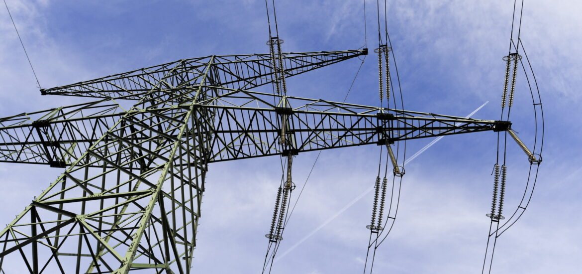 La svolta “pragmatica” del governo: più carbone ora, più nucleare domani. Meno transizione, più regressione
